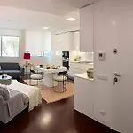 Avenida Loft- By Onartstays *