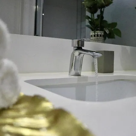 Avenida Loft- By Onartstays *