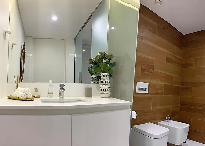 Avenida Loft- By Onartstays *