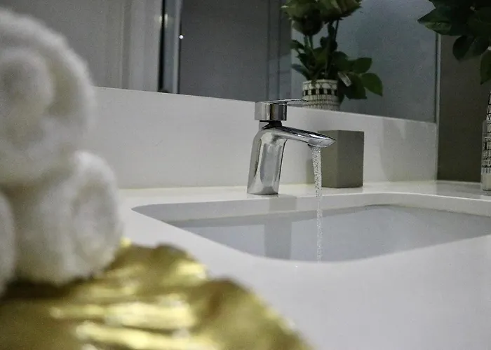 Avenida Loft- By Onartstays *