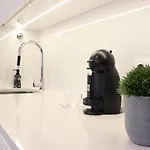 Avenida Loft- By Onartstays