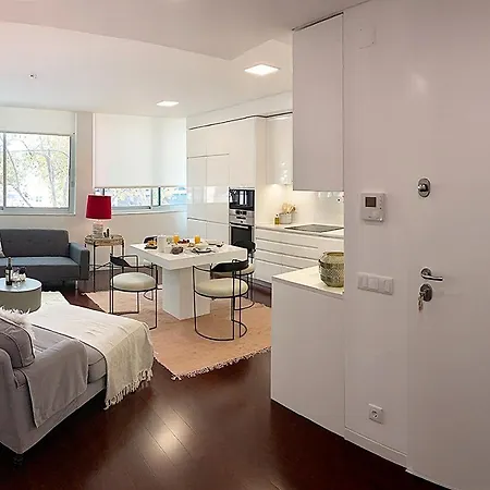 Avenida Loft- By Onartstays *